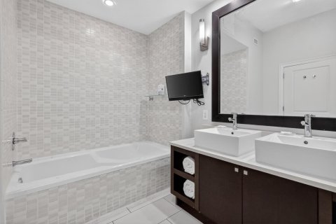 Condominio en venta en Doral, Florida, 1 dormitorio, 65.5 m2 № 2146427 - foto 18