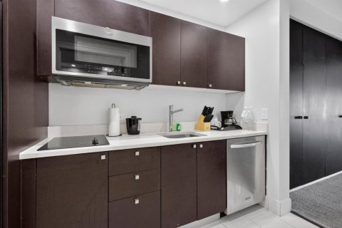 Condominio en venta en Doral, Florida, 1 dormitorio, 65.5 m2 № 2146427 - foto 14