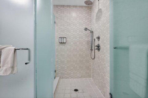 Condominio en venta en Doral, Florida, 1 dormitorio, 65.5 m2 № 2146427 - foto 20
