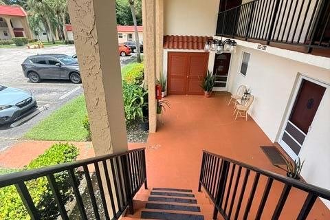 Condo in West Palm Beach, Florida, 2 bedrooms  № 2078635 - photo 2