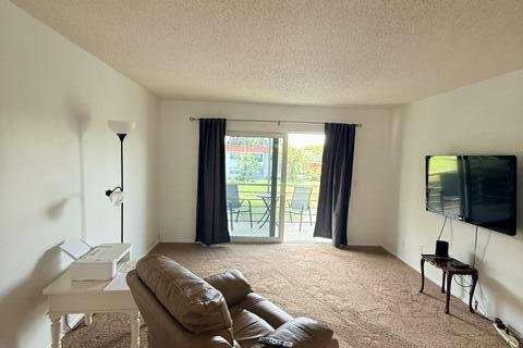 Condo in West Palm Beach, Florida, 2 bedrooms  № 2078635 - photo 11