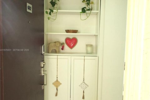 Condo in Pompano Beach, Florida, 2 bedrooms  № 2044400 - photo 25