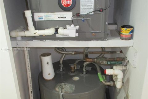 Condo in Pompano Beach, Florida, 2 bedrooms  № 2044400 - photo 27