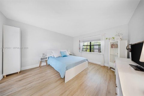 Condo in Pompano Beach, Florida, 2 bedrooms  № 2044400 - photo 5