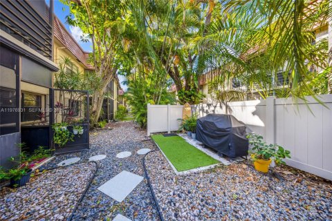 Condo in Pompano Beach, Florida, 2 bedrooms  № 2044400 - photo 24