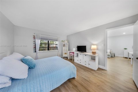 Condo in Pompano Beach, Florida, 2 bedrooms  № 2044400 - photo 17