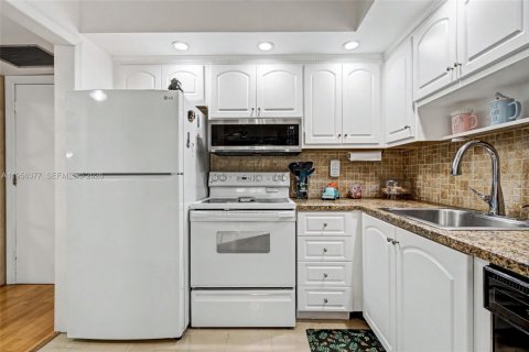 Condo in Margate, Florida, 2 bedrooms  № 2153465 - photo 5