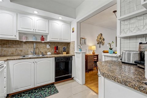 Condo in Margate, Florida, 2 bedrooms  № 2153465 - photo 6