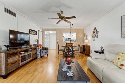 Condo in Margate, Florida, 2 bedrooms  № 2153465 - photo 17