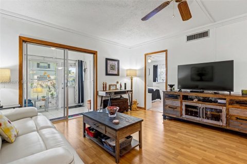 Condo in Margate, Florida, 2 bedrooms  № 2153465 - photo 15