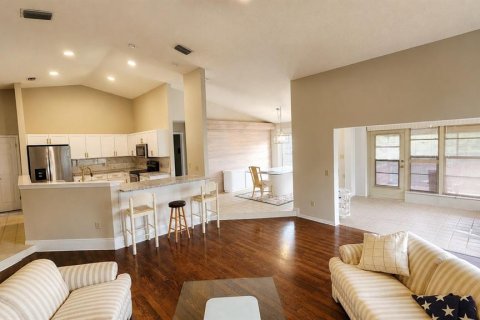 House in Hudson, Florida 2 bedrooms, 160.35 sq.m. № 2117202 - photo 4