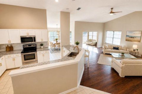 House in Hudson, Florida 2 bedrooms, 160.35 sq.m. № 2117202 - photo 5