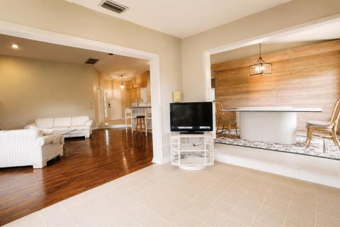 House in Hudson, Florida 2 bedrooms, 160.35 sq.m. № 2117202 - photo 20