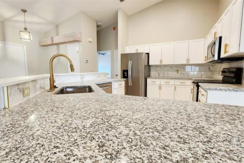 House in Hudson, Florida 2 bedrooms, 160.35 sq.m. № 2117202 - photo 8