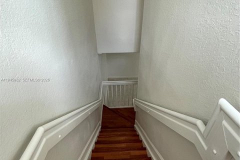 Townhouse in Hialeah, Florida 4 bedrooms, 139.35 sq.m. № 2003032 - photo 24