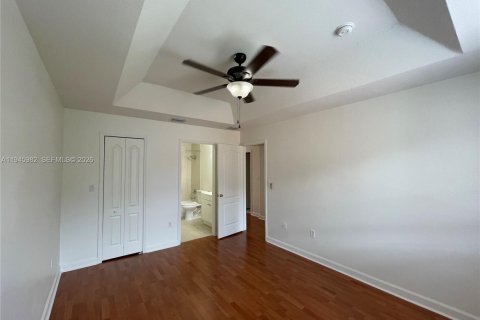 Townhouse in Hialeah, Florida 4 bedrooms, 139.35 sq.m. № 2003032 - photo 23