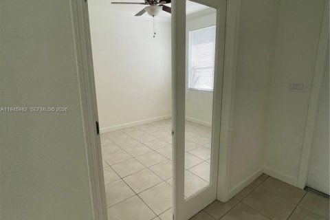 Townhouse in Hialeah, Florida 4 bedrooms, 139.35 sq.m. № 2003032 - photo 5