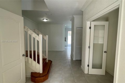Townhouse in Hialeah, Florida 4 bedrooms, 139.35 sq.m. № 2003032 - photo 30