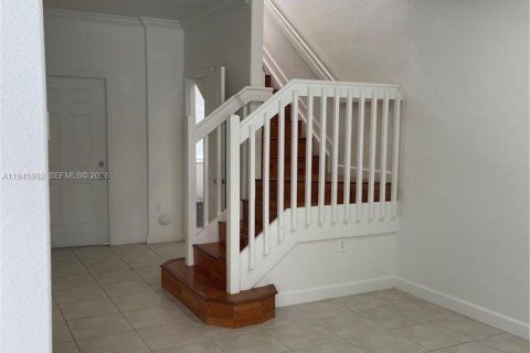 Townhouse in Hialeah, Florida 4 bedrooms, 139.35 sq.m. № 2003032 - photo 13