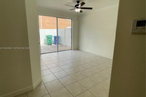 Townhouse in Hialeah, Florida 4 bedrooms, 139.35 sq.m. № 2003032 - photo 9