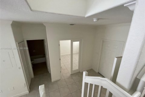 Townhouse in Hialeah, Florida 4 bedrooms, 139.35 sq.m. № 2003032 - photo 26