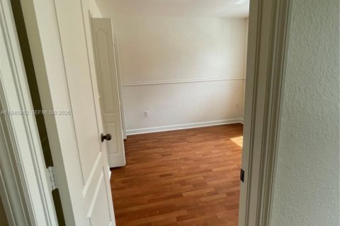 Townhouse in Hialeah, Florida 4 bedrooms, 139.35 sq.m. № 2003032 - photo 18