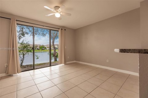 Condominio en venta en Cutler Bay, Florida, 3 dormitorios, 123.1 m2 № 2000441 - foto 4
