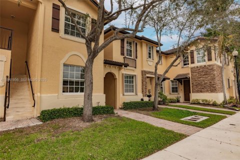Condominio en Cutler Bay, Florida, 3 dormitorios  № 2000441