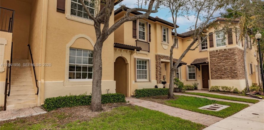 Condominio en Cutler Bay, Florida, 3 dormitorios  № 2000441