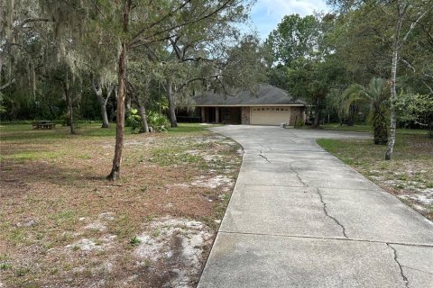 House in Orange City, Florida 3 bedrooms, 198.63 sq.m. № 1858252 - photo 2