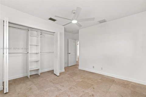 House in Dania Beach, Florida 2 bedrooms, 146.69 sq.m. № 2040552 - photo 14