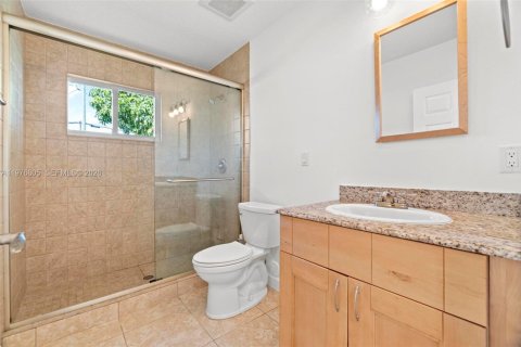 House in Dania Beach, Florida 2 bedrooms, 146.69 sq.m. № 2040552 - photo 15