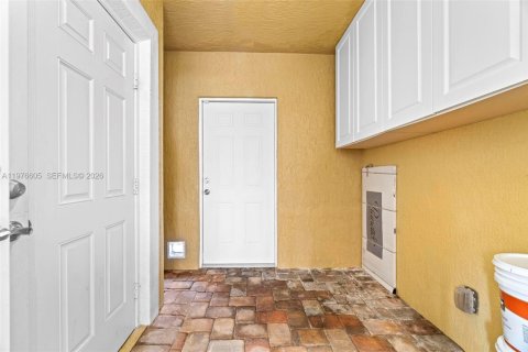 House in Dania Beach, Florida 2 bedrooms, 146.69 sq.m. № 2040552 - photo 25