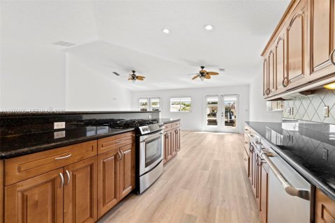 House in Dania Beach, Florida 2 bedrooms, 146.69 sq.m. № 2040552 - photo 8