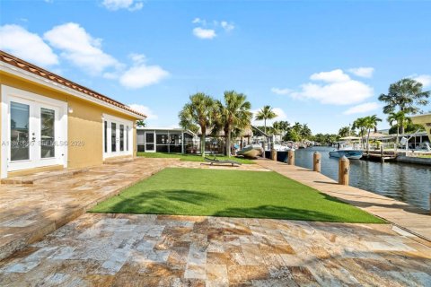 House in Dania Beach, Florida 2 bedrooms, 146.69 sq.m. № 2040552 - photo 26