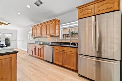 House in Dania Beach, Florida 2 bedrooms, 146.69 sq.m. № 2040552 - photo 7