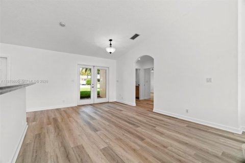 House in Dania Beach, Florida 2 bedrooms, 146.69 sq.m. № 2040552 - photo 5