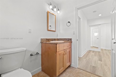 House in Dania Beach, Florida 2 bedrooms, 146.69 sq.m. № 2040552 - photo 16