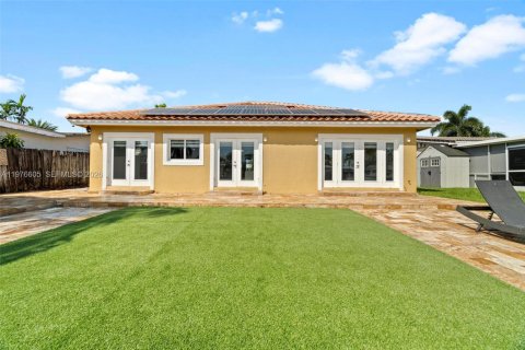 House in Dania Beach, Florida 2 bedrooms, 146.69 sq.m. № 2040552 - photo 29