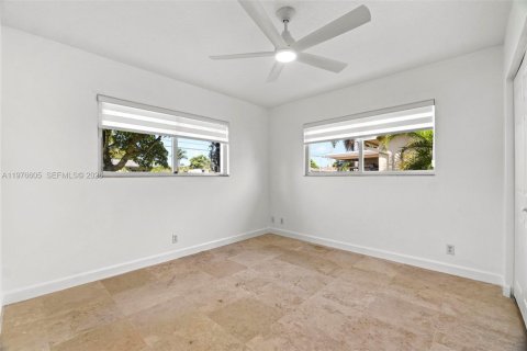House in Dania Beach, Florida 2 bedrooms, 146.69 sq.m. № 2040552 - photo 13