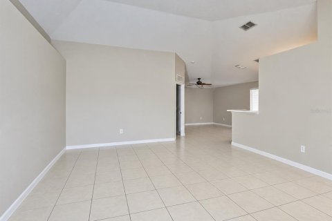 Villa ou maison à louer à Ruskin, Floride: 3 chambres, 139.17 m2 № 2425750 - photo 4