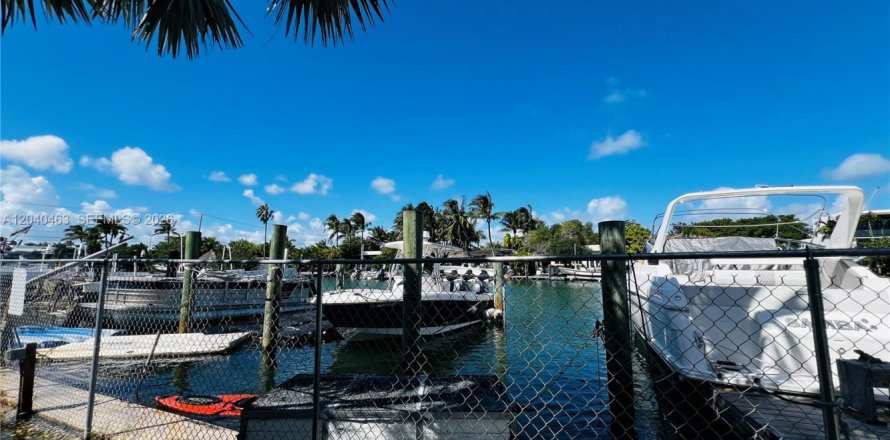 Apartment in Miami Beach, Florida 1 bedroom, 76.64 sq.m. № 2087096