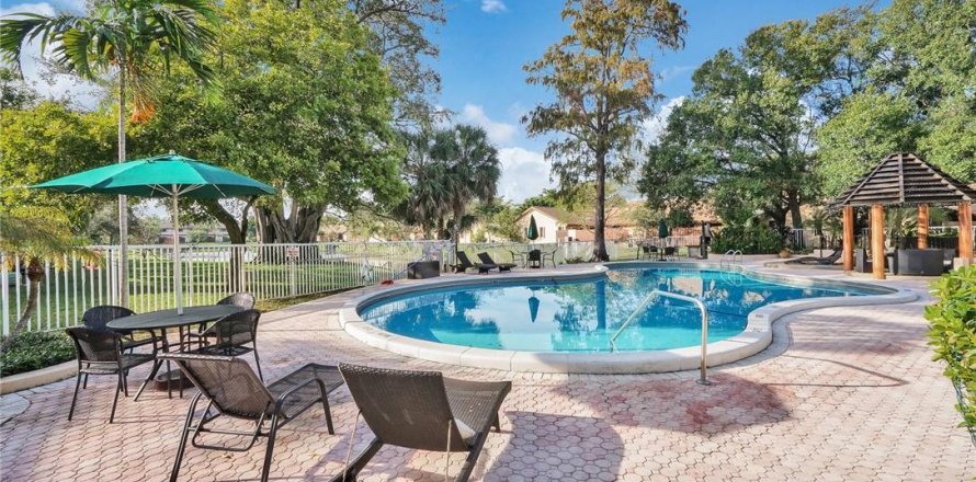 Condo in Oakland Park, Florida, 2 bedrooms № 1058908