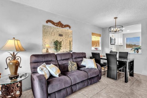Condo in Sunrise, Florida, 1 bedroom  № 2169914 - photo 6