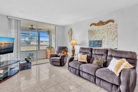 Condo in Sunrise, Florida, 1 bedroom  № 2169914 - photo 2