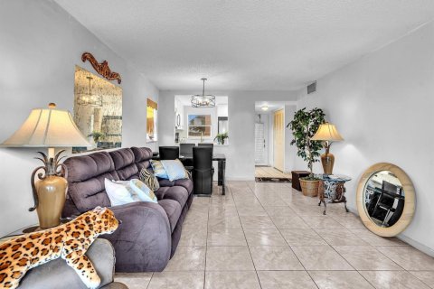 Condo in Sunrise, Florida, 1 bedroom  № 2169914 - photo 5