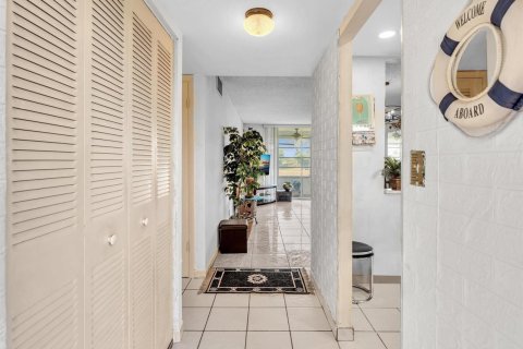 Condo in Sunrise, Florida, 1 bedroom  № 2169914 - photo 11