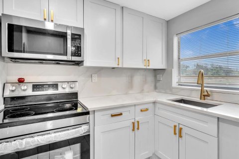 Condo in Sunrise, Florida, 1 bedroom  № 2169914 - photo 16