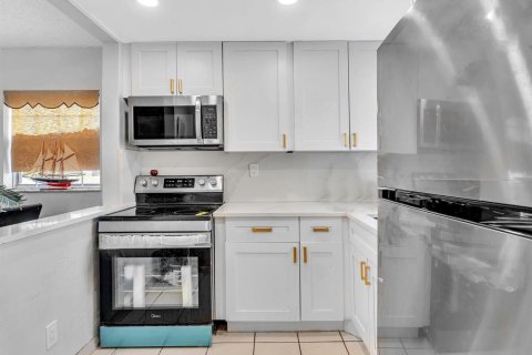 Condo in Sunrise, Florida, 1 bedroom  № 2169914 - photo 15