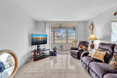 Condo in Sunrise, Florida, 1 bedroom  № 2169914 - photo 3